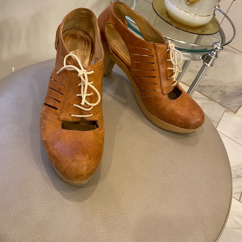 Anthropologie COCLICO Tan Lace Up Clogs 37 - Picture 3 of 9